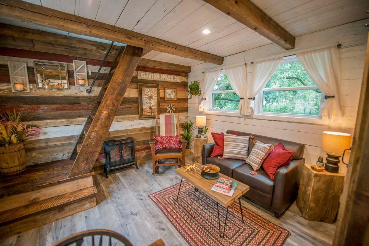 Cozy Cabin Little Red Hen 12 Min To Magnolia Waco Exterior photo