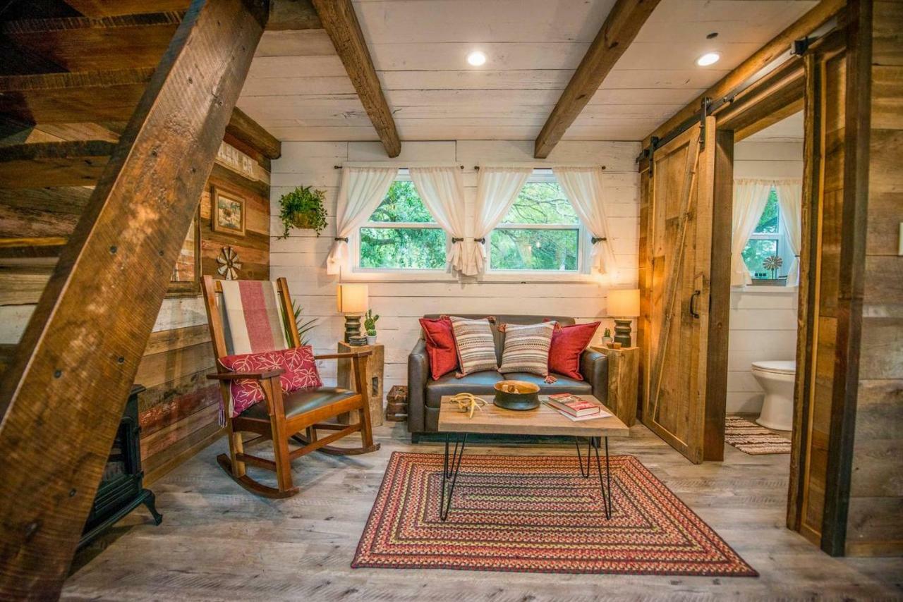 Cozy Cabin Little Red Hen 12 Min To Magnolia Waco Exterior photo
